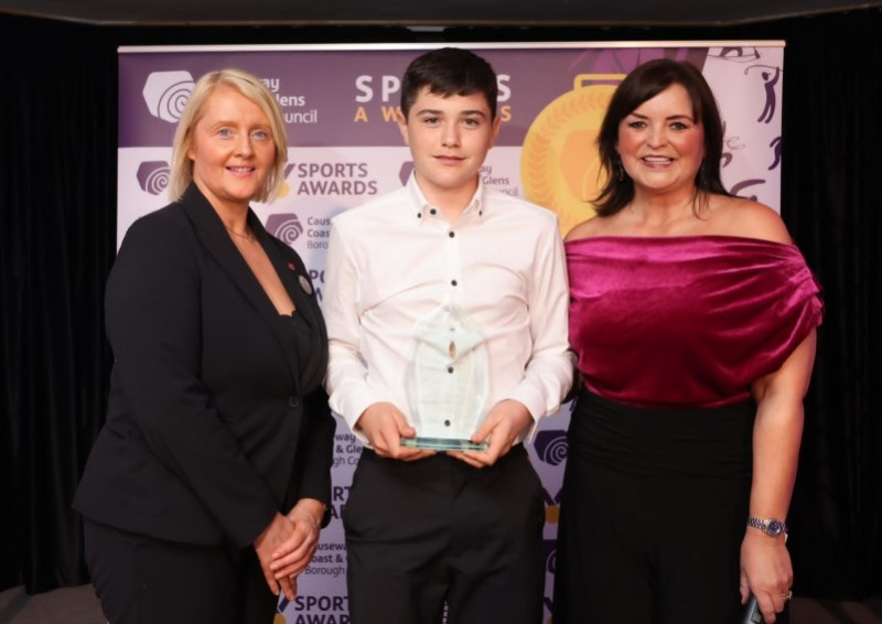 Tracey Young, representative from award sponsor The Lodge Hotel, with Denise Watson and ‘Junior Sportsman of the Year’ winner Ollie McEvoy.