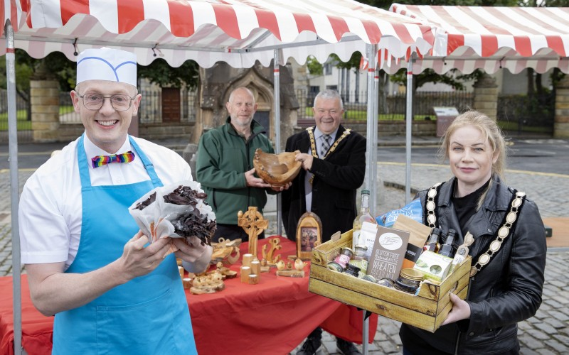 Getting the dulse ready for sale at the Ould Lammas Fair is Keith Douthart, pictured with Shauna McFall (Vice-Chair of Ballycastle Chamber of Commerce), Naturally North Coast and Glens Artisan Market trader Gerard Gray from Taisie Turning and the Mayor of Causeway Coast and Glens Borough Council Councillor Ivor Wallace. The hugely popular event takes place in Ballycastle from Saturday 27th August – Tuesday 30th August.