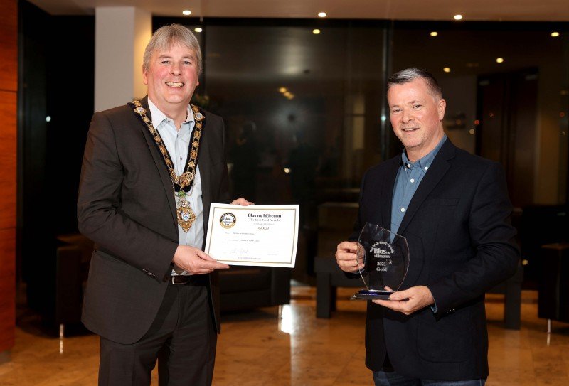 The Mayor of Causeway Coast and Glens Borough Council Councillor Richard Holmes pictured with Blas na hEireann winner Gary Stewart from Tartine at Distillers Arms