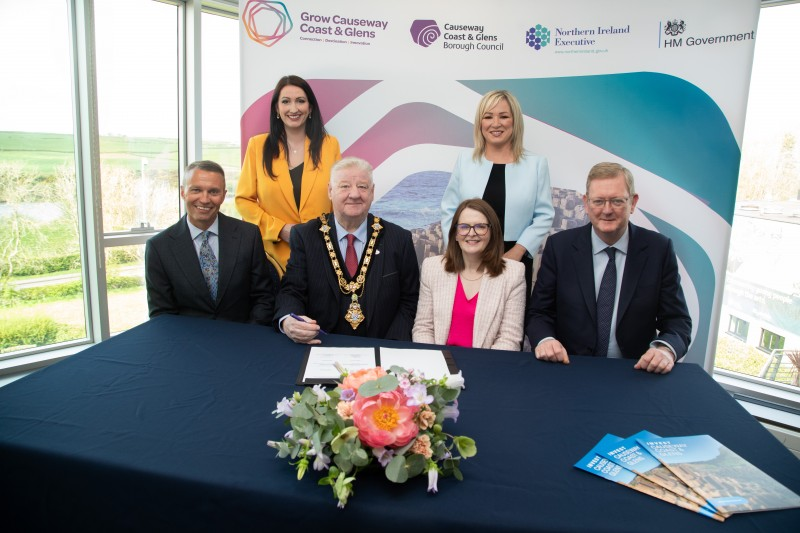 Official signing of Heads of Terms Growth Deal for Causeway Coast and Glens Borough Council. Pictured (l-r) David Jackson, Chief Executive Causeway Coast and Glens Borough Council, Deputy First Minister, Emma Little-Pengelly MLA, Mayor of Causeway Coast and Glens Councillor Steven Callaghan, First Minister, Michelle O’Neill MLA, Minister of Finance, Dr Caoimhe Archibald MLA, and Lord Caine, Parliamentary Under Secretary of State for Northern Ireland. The Group are pictured at Ulster University.