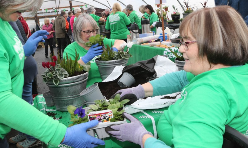Move More Participants & Family at the ‘Feel-Good Gardening’ project.