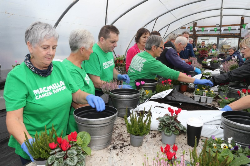 Move More Participants & Family at the ‘Feel-Good Gardening’ project.