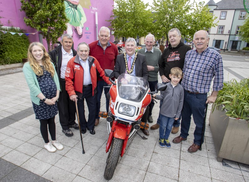 The new NW200 photographic exhibition at Roe Valley Arts and Cultural Centre consists of historic racing photos from the book ‘NW200 90th Road & Race’ by Ian Foster and will continue until 20th August 2022.