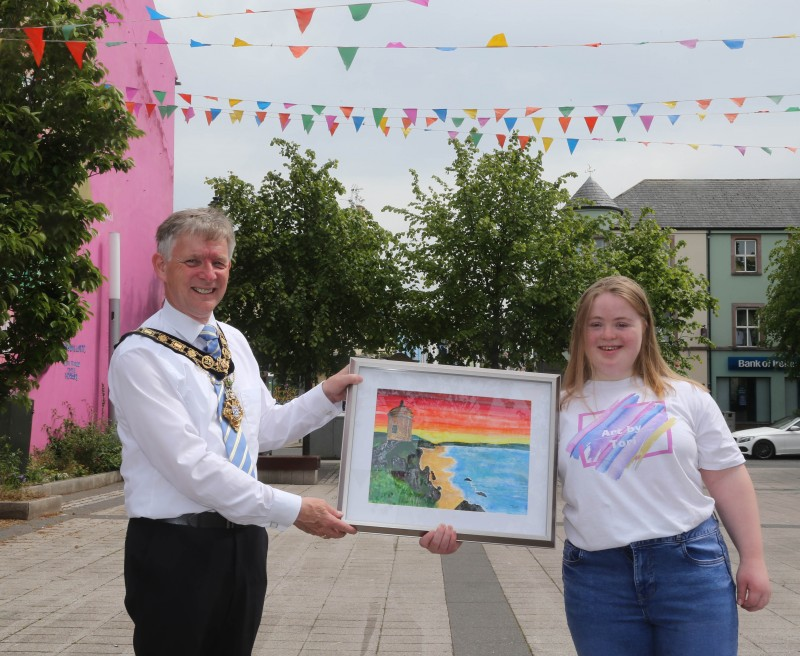 The Mayor of Causeway Coast and Glens Borough Council Alderman Mark Fielding receives the beautiful painting of Mussenden Temple for the Mayor’s Parlour from artist Tori McNeill.