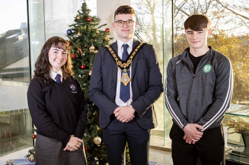 Mayor of Causeway Coast and Glens, Councillor Ciarán McQuillan welcomes two local sporting champions, Minnie Dihmis and Zak Taggart to a reception to celebrate their recent achievements. Minnie recently competed in powerlifting at the Commonwealth Games in South Africia, while Zak is the current Junior British Men’s Champion, competing in the European and World Weightlifting Championships.