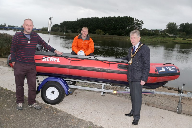 4: Mayor of Causeway Coast & Glens Borough Council, Alderman Mark Fielding, meets with Richard Connor from Causeway Boats and volunteers from Sea2it who took part in the marine clean-up