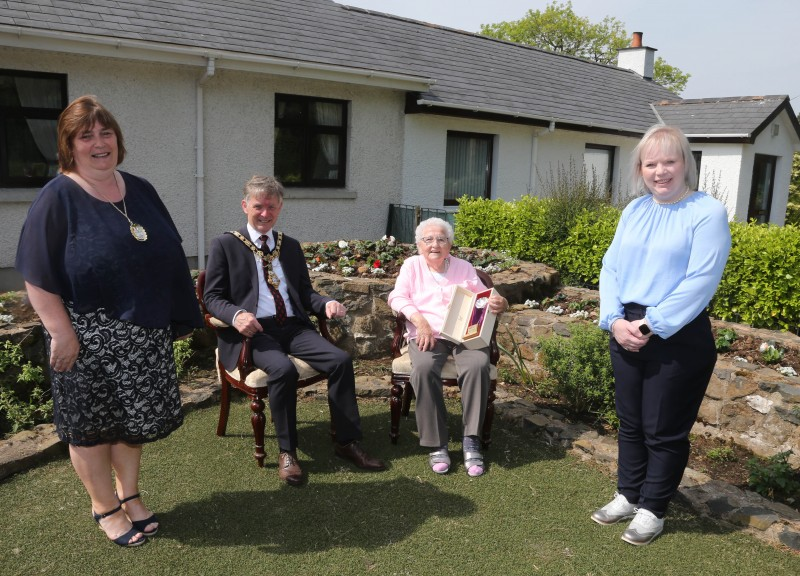 Kathleen Thompson from Castlerock, a former Aircraftwoman First Class in the Women’s Auxiliary Airforce, pictured with the Mayor of Causeway Coast and Glens Borough Council Alderman Mark Fielding, Mayoress Mrs Phyliss Fielding and Council’s Veteran’s Champion as she receives her silver Poppy of Remembrance.