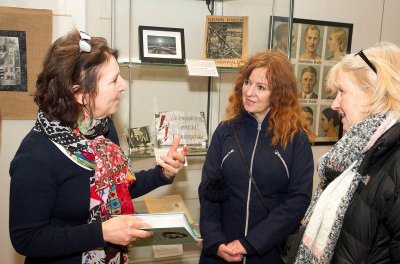 Publisher of Anne: An imagining of the life of Anne Frank, Lesley Gray chats to Dorothy Sleath and Shirley McPhillimy at the launch event.