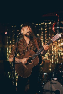 Niall McCabe will perform at Roe Valley Arts Centre on 11 May