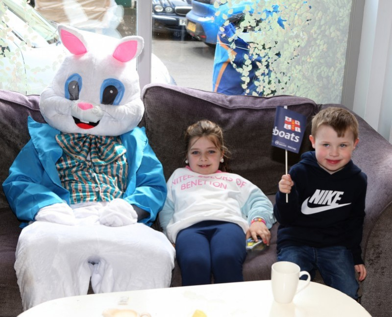 Special guest at the Deputy Mayor’s RNLI coffee morning joined local children from some seasonal fun.