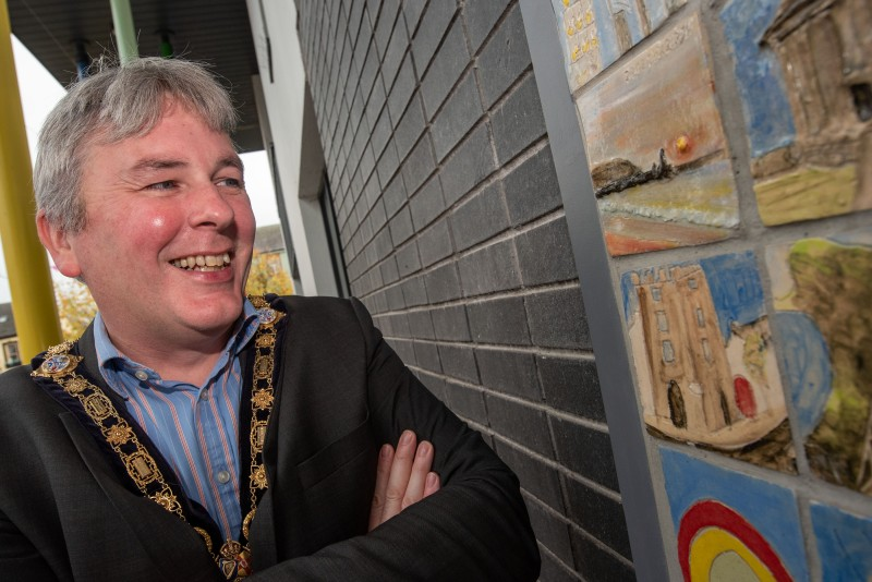The Mayor of Causeway Coast and Glens Borough Council, Councillor Richard Holmes views the tile inspired by a stunning sunset at Portstewart he created as part of the ‘Our Story in the Making’ community artwork at Roe Valley Arts and Cultural Centre.