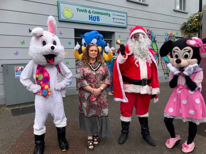 Deputy Mayor of Causeway Coast and Glens Borough Council Councillor Ashleen Schenning pictured with some of the very special guests who attended Roe Valley Residents Association ‘Covid Catch-Up’ on Sunday 4th July 2021.