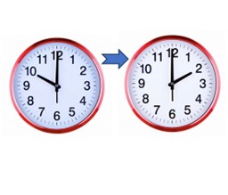 2 clocks the first shows 10am with an arrow to a second clock showing 2pm