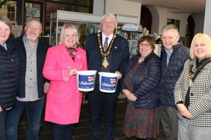 Mayor and Deputy Mayor celebrate £10k fundraising total for RNLI 