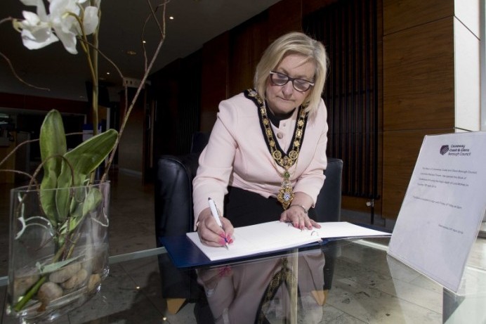 Mayor opens Book of Condolence in memory of Lyra Mc Kee