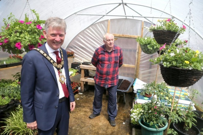 ​Mayor visits Ballysally to find out more about green energy pilot scheme