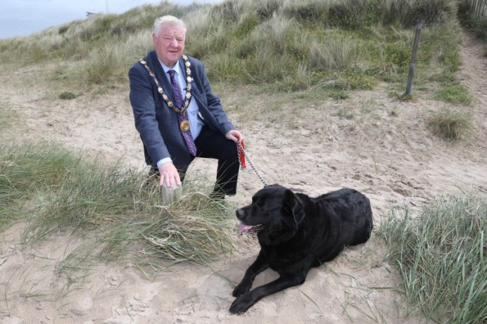 Council urges residents to abide by new dog control restrictions on beaches