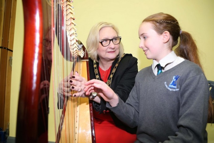 Mayor enjoys a visit to Gaelscoil an Chaistil in Ballycastle