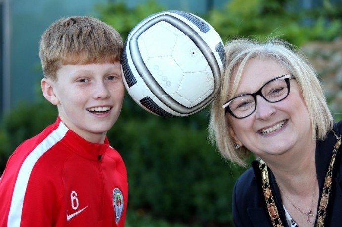 Mayor applauds Bertie Peacocks Youth Team 