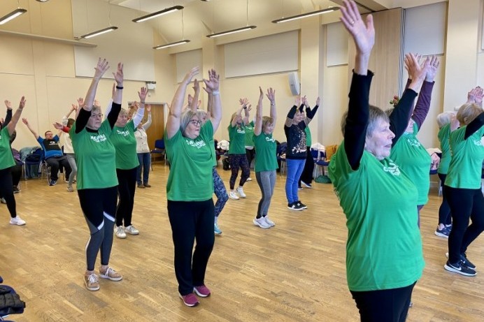 Dozens affected by cancer come together for special Macmillan Move More event in Portballintrae 