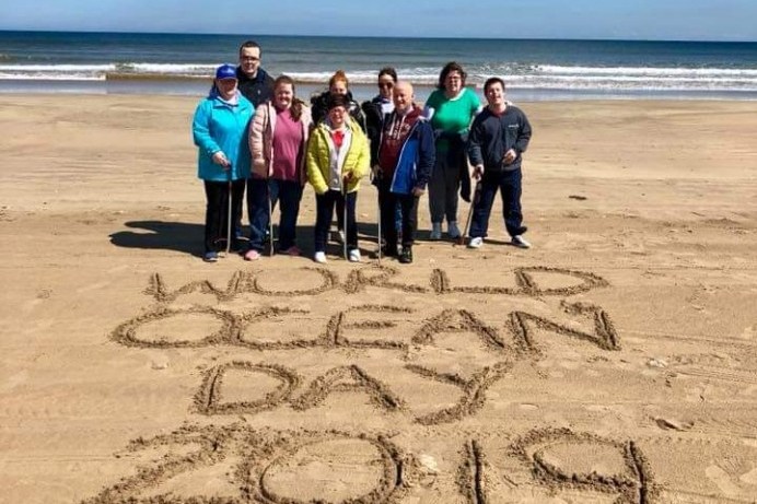 Community group litter pick at Benone Beach